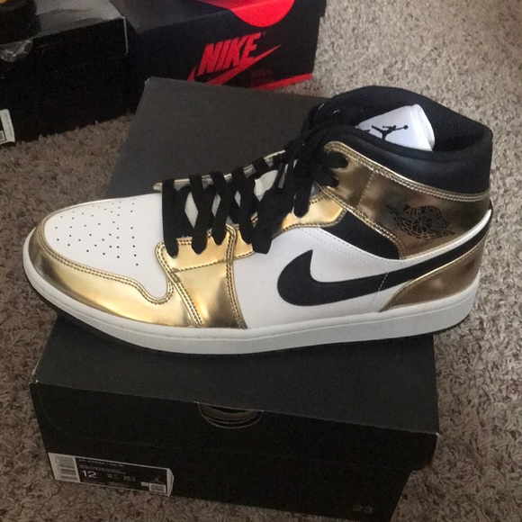 Air Jordan 1 Mid SE main image 4